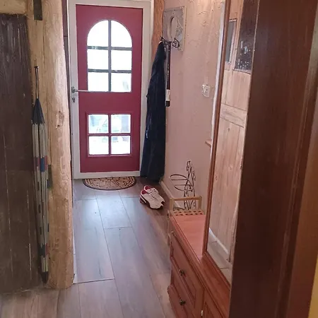 Nyaraló Gemuetlicher Mit Garten Und Whirlpool In